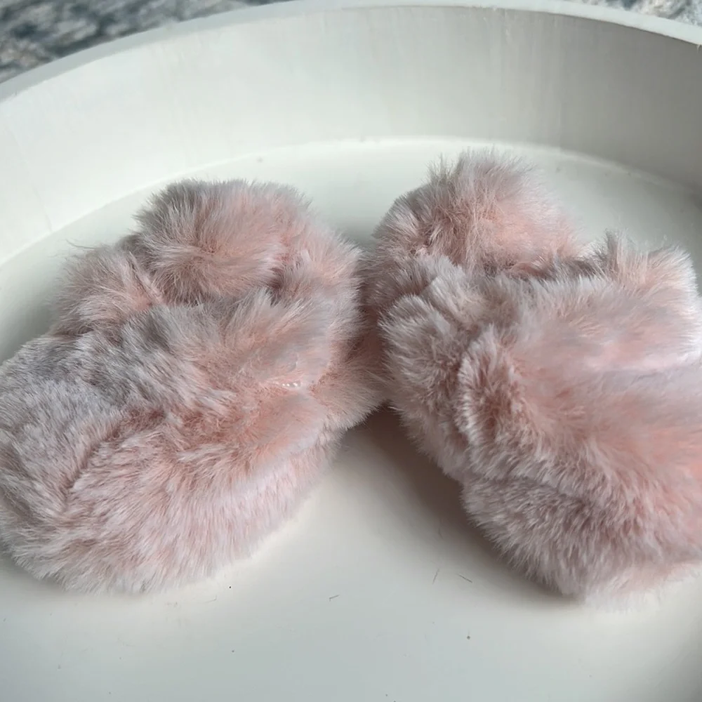 Lot of 5 slippers 🐰🐰. Pink, furry, leather. Size NB-5. - Picture 6 of 14